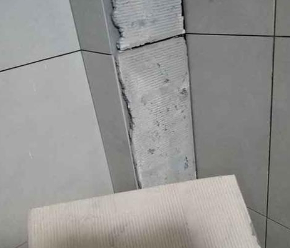 赛罕瓷砖空鼓维修公司分享下厨房瓷砖脱落的补救措施。